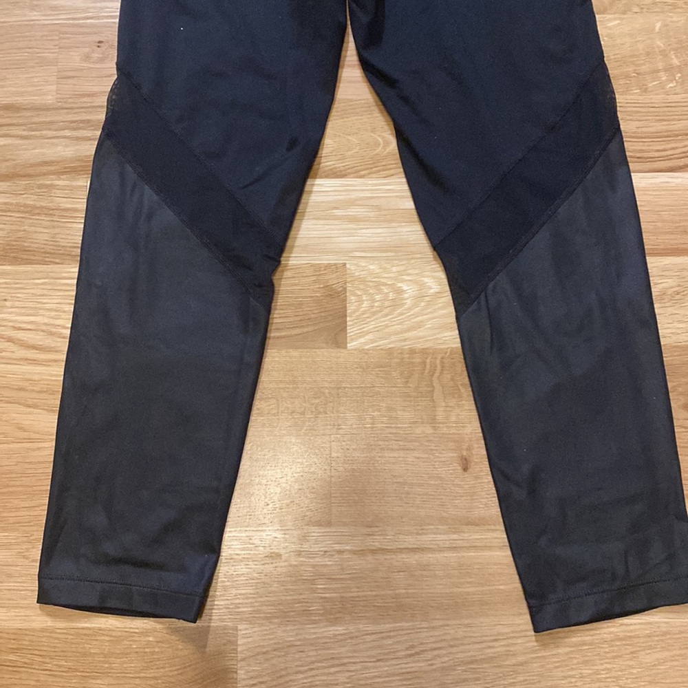 NIKE | S | Womens dri-fit workout 3/4 leggings - Picture 3 of 6